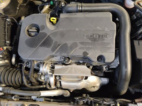 Used 2022 Chevrolet Malibu LT FWD image 30