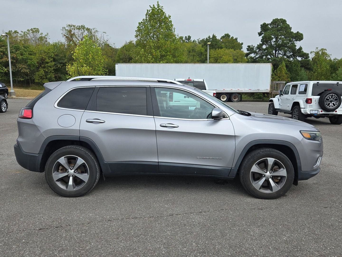 Used 2020 Jeep Cherokee Limited AWD/4WD image 8