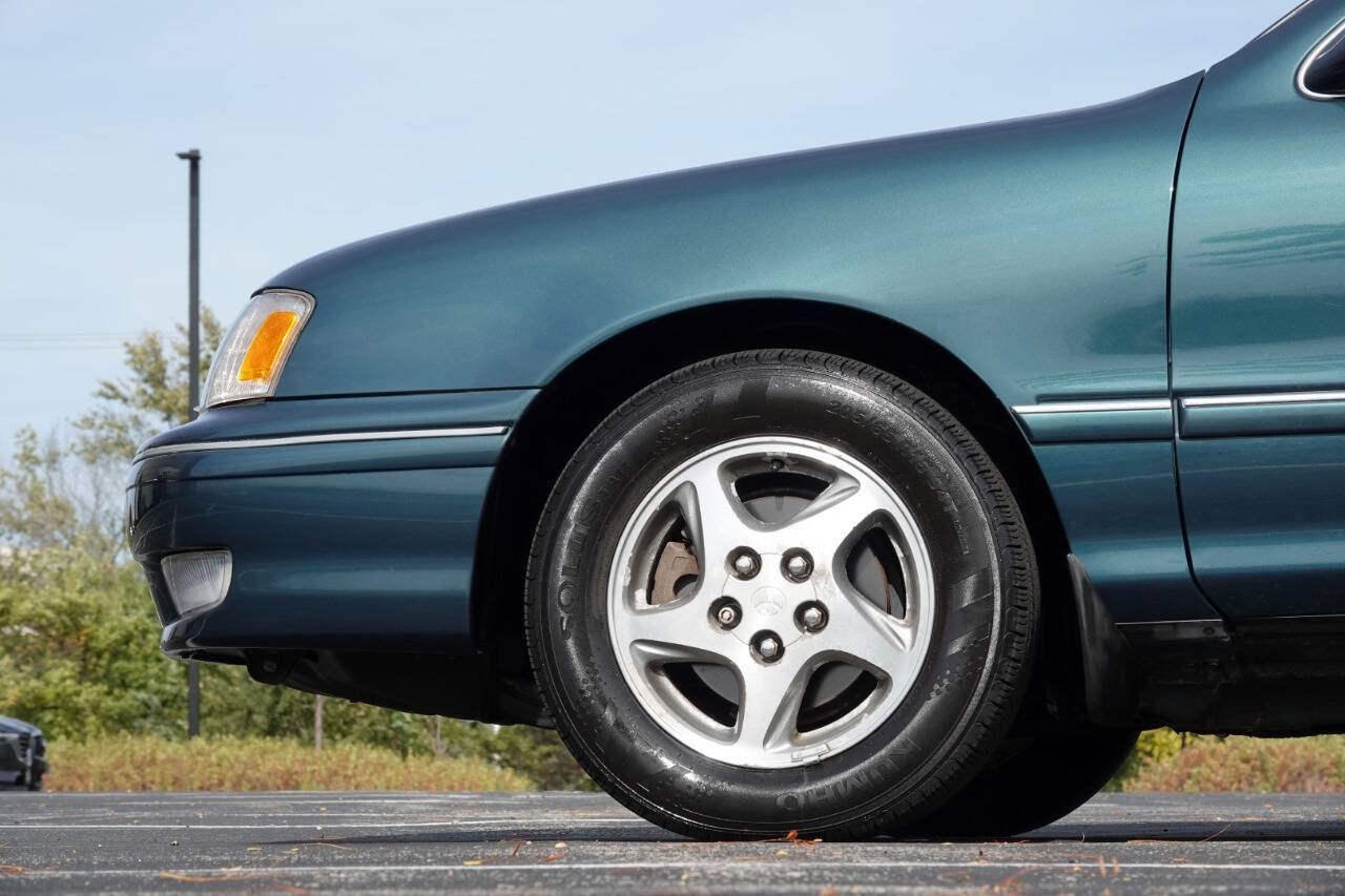 Used 1999 Toyota Avalon XLS FWD image 17
