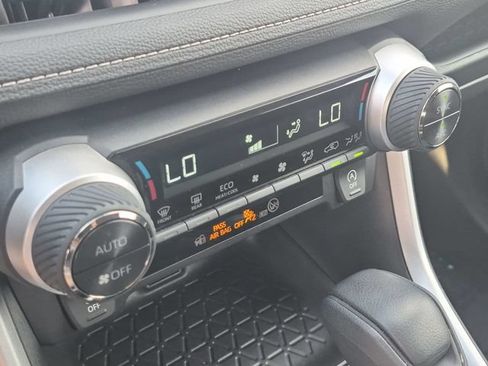 Used 2025 Toyota RAV4 XLE AWD/4WD image 21