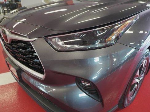 Certified 2021 Toyota Highlander XLE image 12