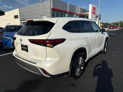 Certified 2021 Toyota Highlander Platinum AWD/4WD image 12