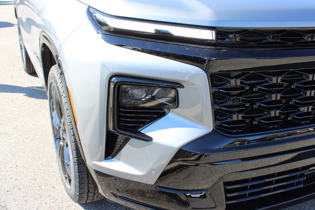 New 2027 Chevrolet Traverse RS w/ LPO, Floor Liner Package AWD/4WD image 4