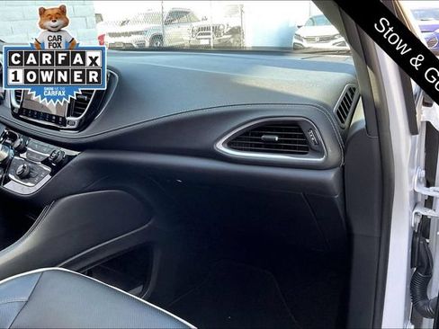 Used 2026 Chrysler Pacifica Limited w/ S Appearance Package FWD image 16