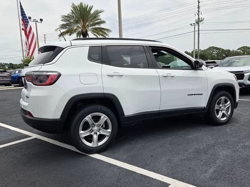 Used 2024 Jeep Compass Latitude AWD/4WD image 8