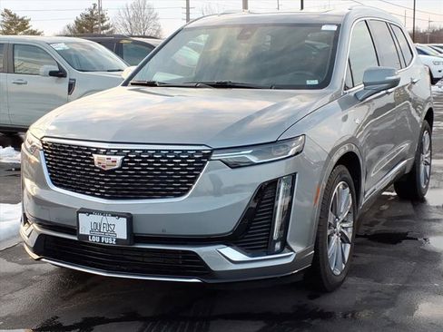 Used 2025 Cadillac XT6 Premium Luxury image 2