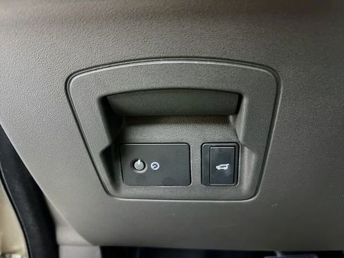 Used 2026 Land Rover Range Rover Velar S image 32