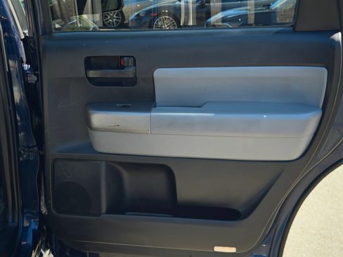 Used 2010 Toyota Sequoia SR5 AWD/4WD image 27
