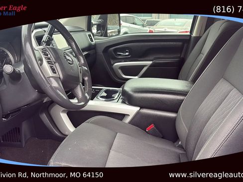 Used 2017 Nissan Titan SV image 9