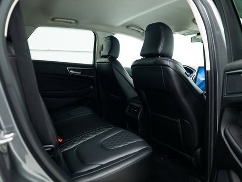 Used 2024 Ford Edge Titanium image 16