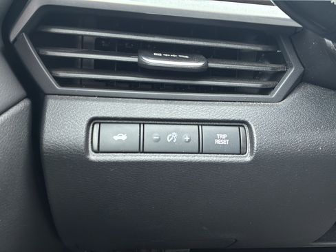 Used 2025 Nissan Altima 2.5 SV FWD image 37