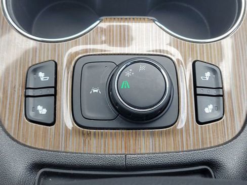 Certified 2023 GMC Acadia SLE w/ Driver Convenience Package image 35