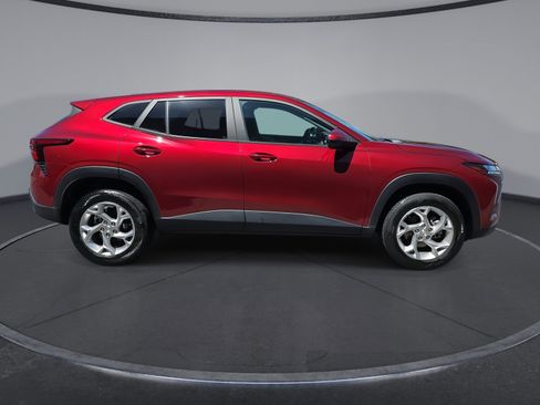 Used 2024 Chevrolet Trax LS w/ LS Convenience Package FWD image 9