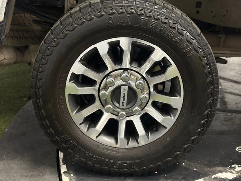 Used 2022 Ford F250 Lariat w/ Lariat Value Package image 9