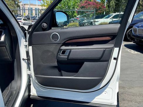 Used 2025 Land Rover Discovery Dynamic SE image 27