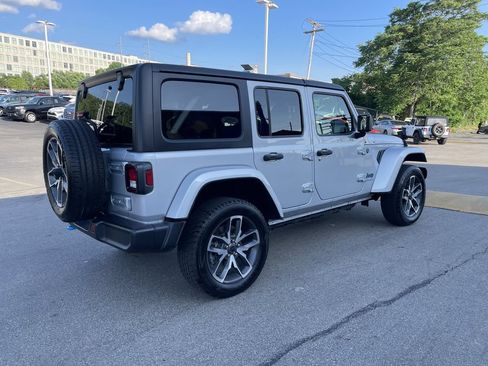 Used 2024 Jeep Wrangler Unlimited AWD/4WD image 8