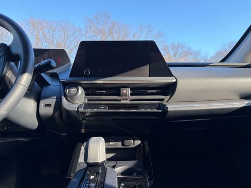 Used 2025 Toyota Prius LE image 18