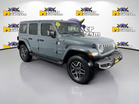 Used 2024 Jeep Wrangler Unlimited Sahara w/ Technology Group AWD/4WD image 3