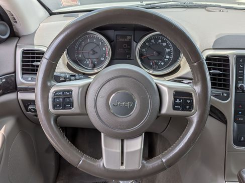 Used 2011 Jeep Grand Cherokee Laredo AWD/4WD image 18