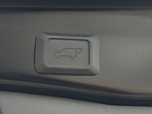 Used 2025 Toyota RAV4 XLE w/ Convenience Package image 23