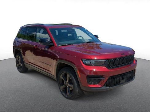 Used 2023 Jeep Grand Cherokee Altitude AWD/4WD image 2