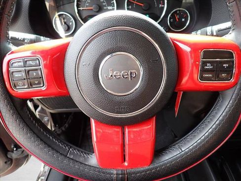 Used 2014 Jeep Wrangler Unlimited Rubicon w/ Connectivity Group AWD/4WD image 11