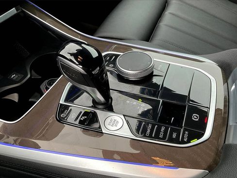 Used 2022 BMW X5 xDrive40i w/ Parking Assistance Package image 15