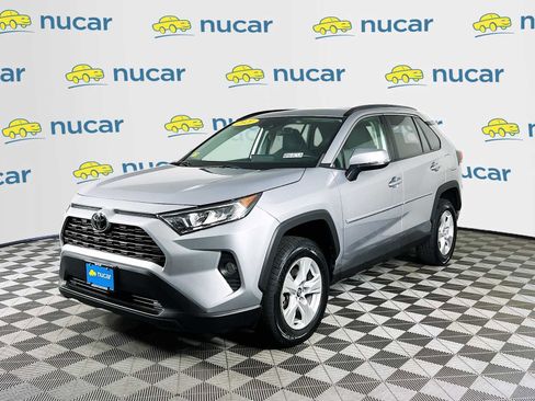 Used 2021 Toyota RAV4 XLE w/ Convenience Package AWD/4WD image 3