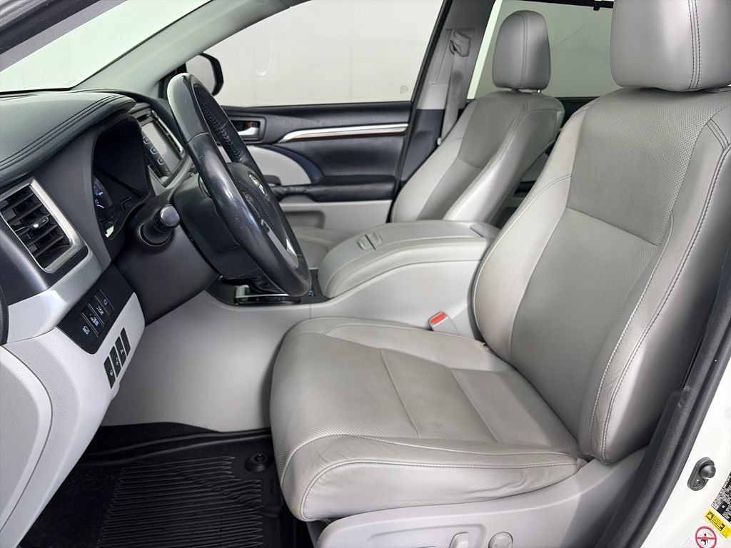 Used 2015 Toyota Highlander Limited Platinum AWD/4WD image 11