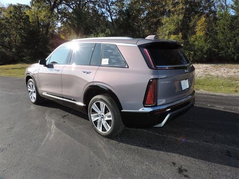 New 2026 Cadillac Vistiq Luxury image 7