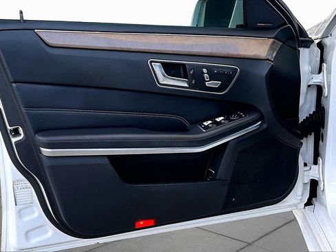 Used 2016 Mercedes-Benz E 350 Sedan image 19