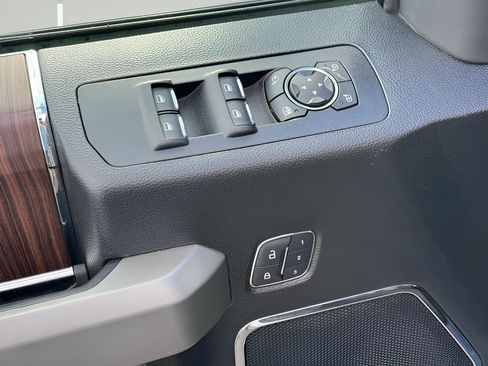 Used 2017 Ford F150 Lariat image 27