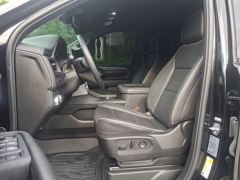 Used 2024 GMC Yukon XL SLT AWD/4WD image 13