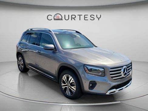 Used 2026 Mercedes-Benz GLB 250 w/ Exclusive Package image 4