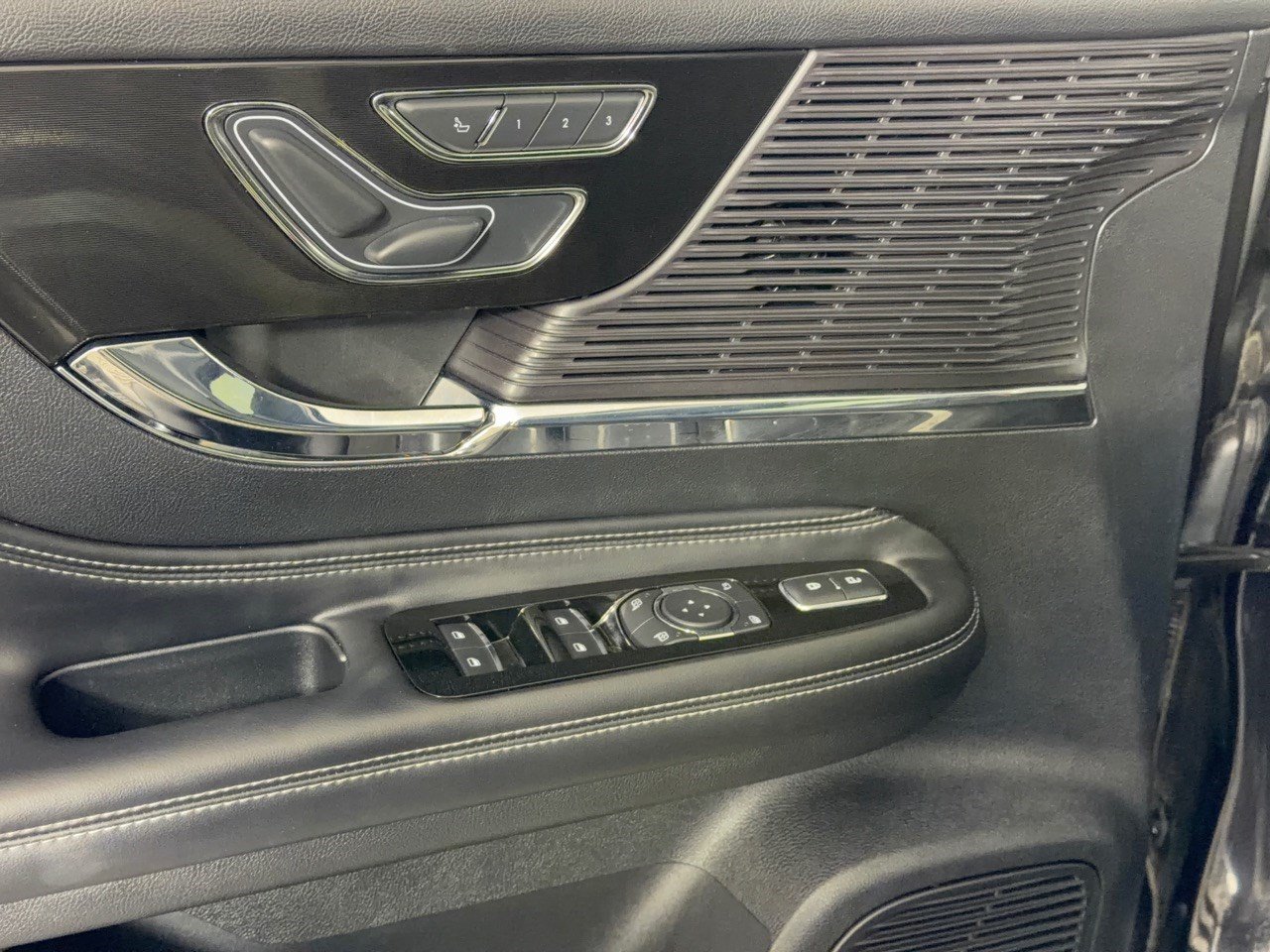 Used 2022 Lincoln Corsair AWD w/ Equipment Group 101A image 15