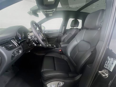 New 2026 Porsche Macan image 5