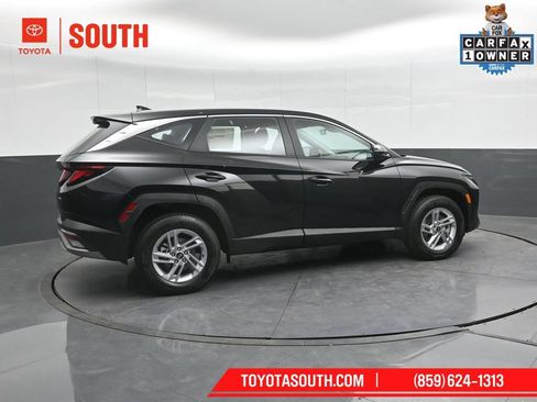 Used 2025 Hyundai Tucson SE AWD/4WD image 3