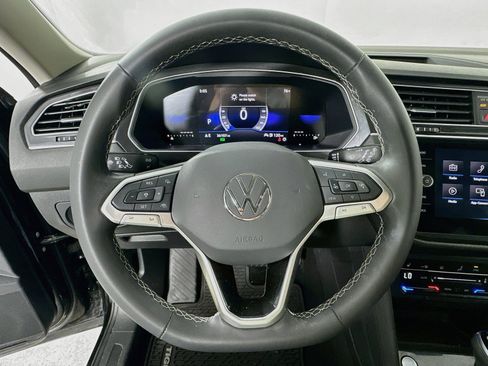 Used 2024 Volkswagen Tiguan SE FWD image 11