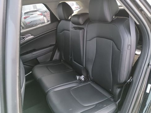 Used 2025 Kia Sportage EX FWD image 28