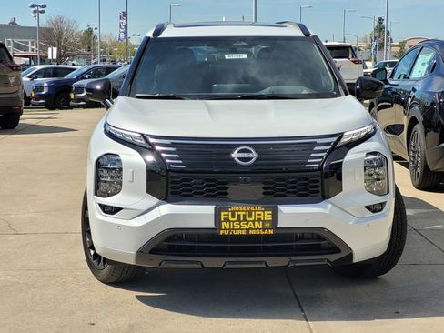 New 2026 Nissan Rogue Platinum image 2