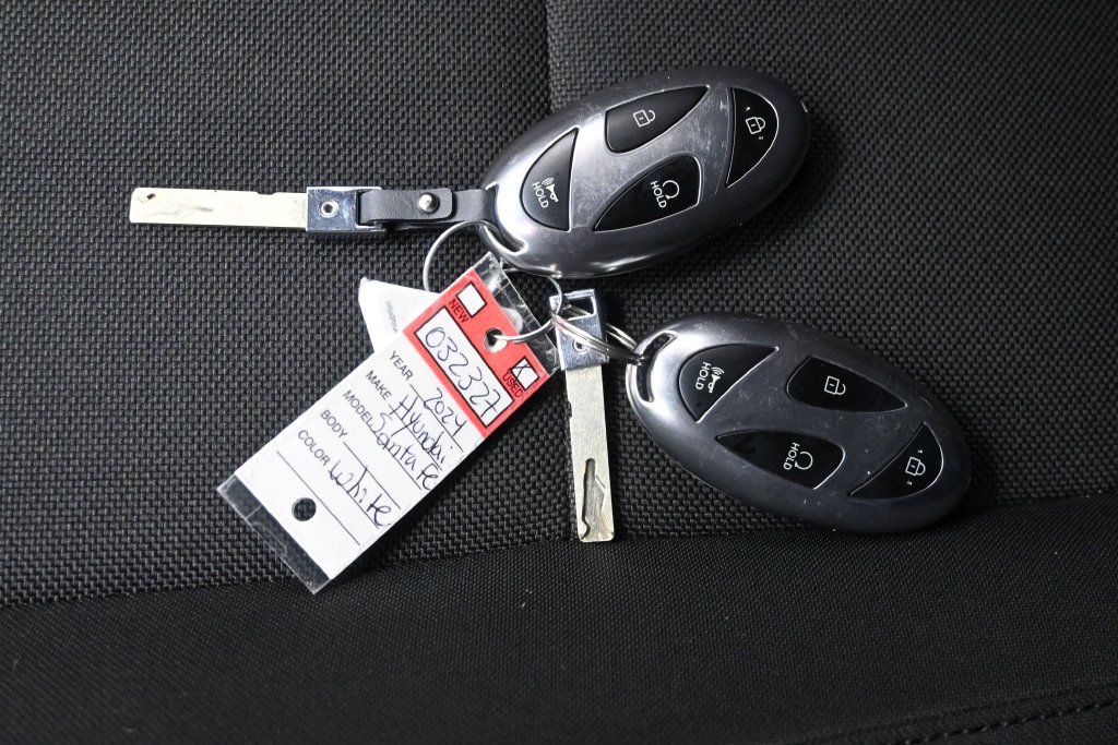 Used 2024 Hyundai Santa Fe SE FWD image 9