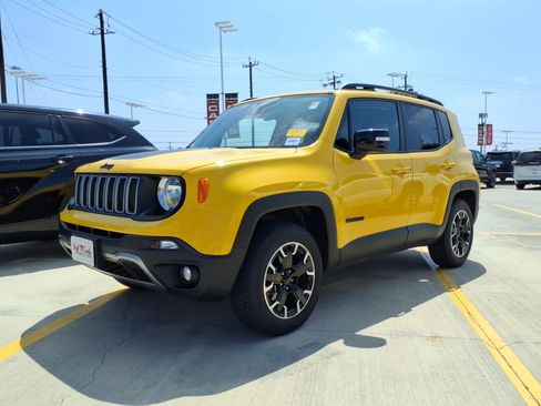Used 2023 Jeep Renegade Latitude AWD/4WD image 1