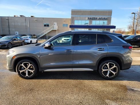 Certified 2025 Volkswagen Tiguan SE image 5