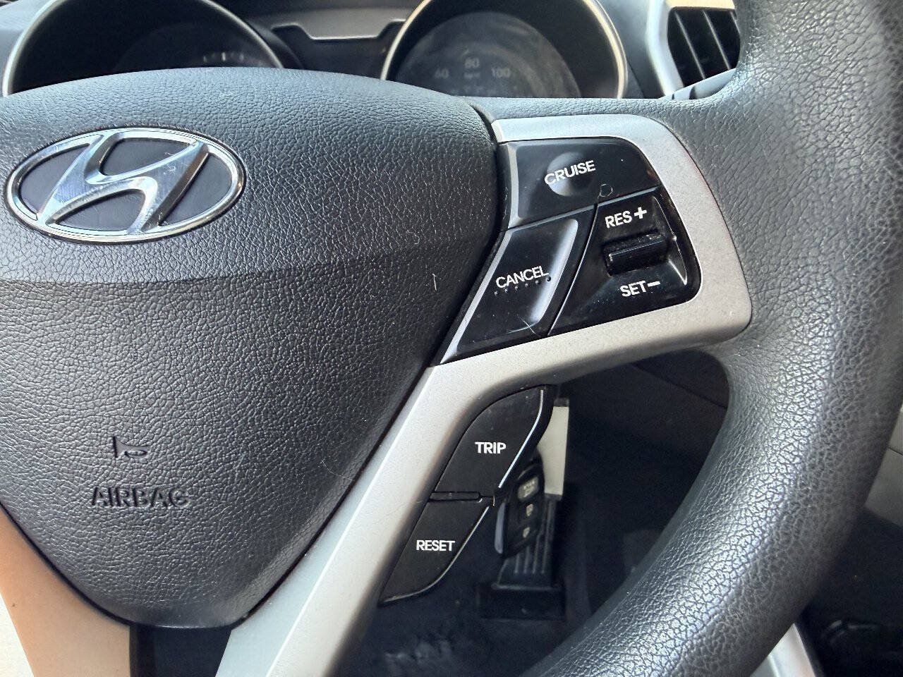 Used 2016 Hyundai Veloster FWD image 13