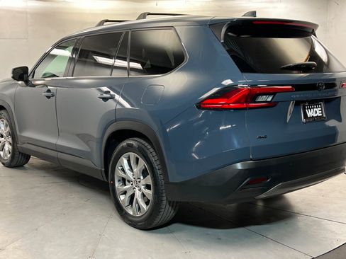 Used 2024 Toyota Grand Highlander Limited AWD/4WD image 3