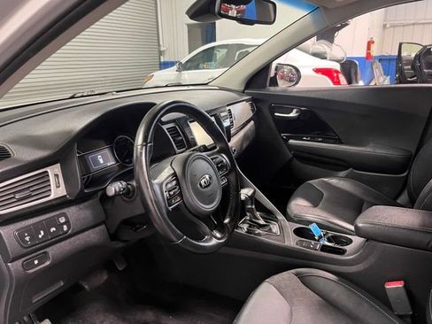 Used 2018 Kia Niro EX image 22