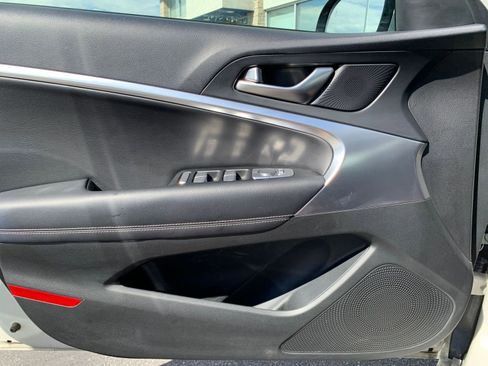 Used 2025 Genesis G70 2.5T image 20