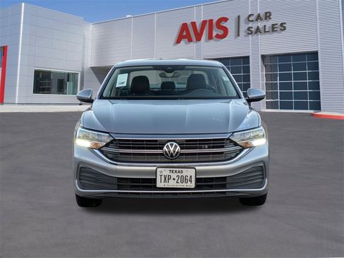 Used 2024 Volkswagen Jetta SE image 2