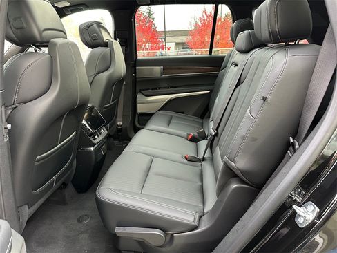 Used 2026 Cadillac Vistiq Sport image 15