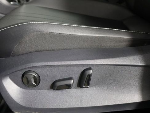 Used 2023 Volkswagen Tiguan SE image 24